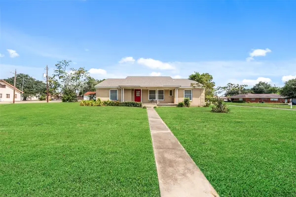810 Main Street, Hempstead, TX 77445