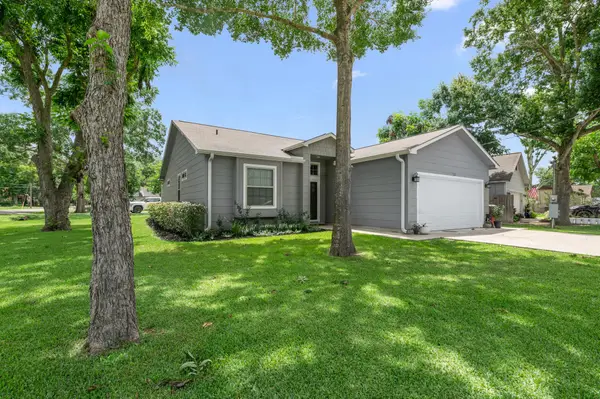118 N Urbanec Street, East Bernard, TX 77435