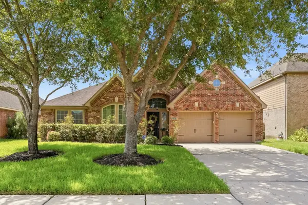 14106 Green Thicket Drive, Pearland, TX 77584