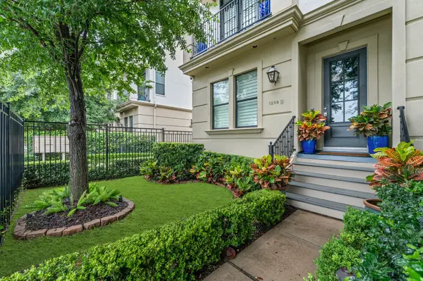 1209 W 24th Street #B, Houston, TX 77008