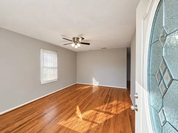 7937 Oak Knoll Lane, Houston, TX 77028