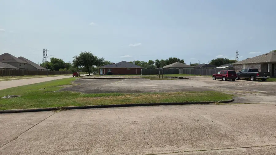 5258 Park Village Drive, Houston, TX 77048 - #2
