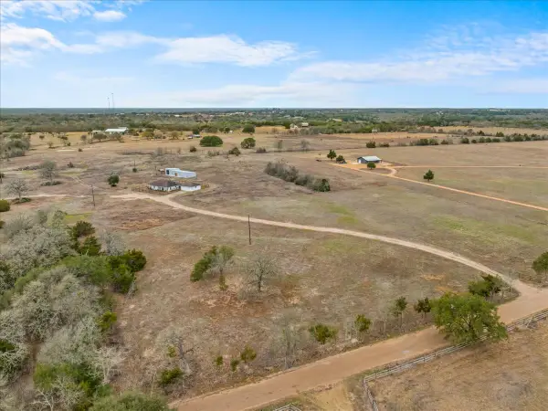 524 Hackemack Rd, Round Top, TX 78954