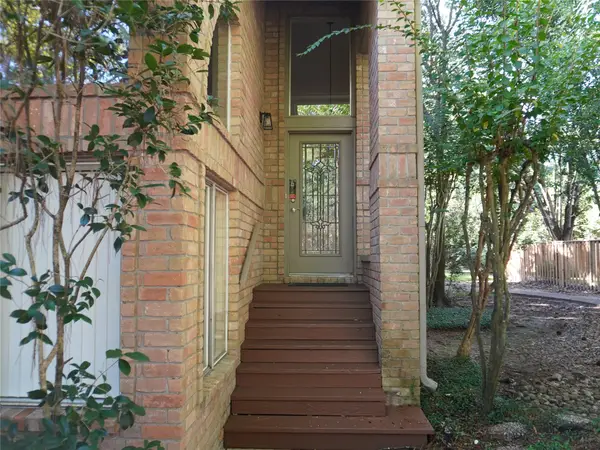 31 N Lakeridge Circle, The Woodlands, TX 77381