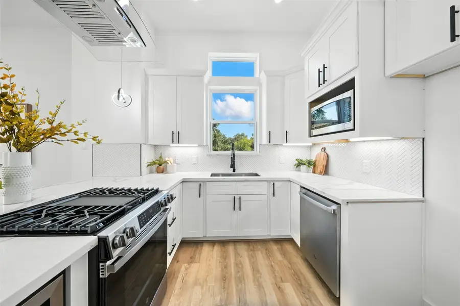 1913 Hoskins Drive #E, Houston, TX 77080 - #2