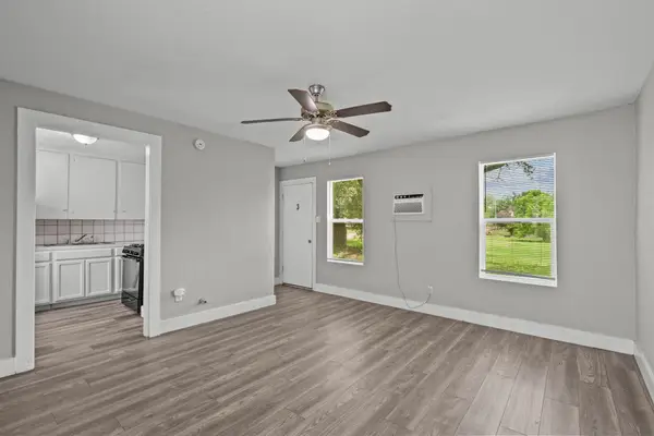 521 2nd Avenue N, Texas City, TX 77590