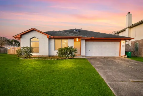 1530 Hunter Green Lane, Fresno, TX 77545