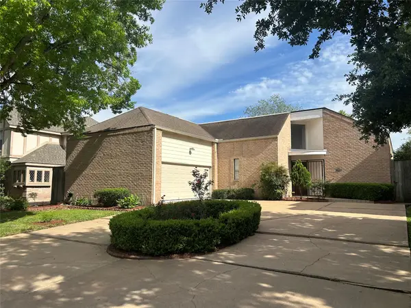 11747 Riverview Dr, Houston, TX 77077