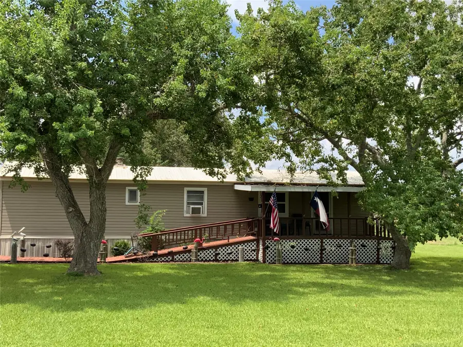 160 Tupelo S, Palacios, TX 77465 - #2
