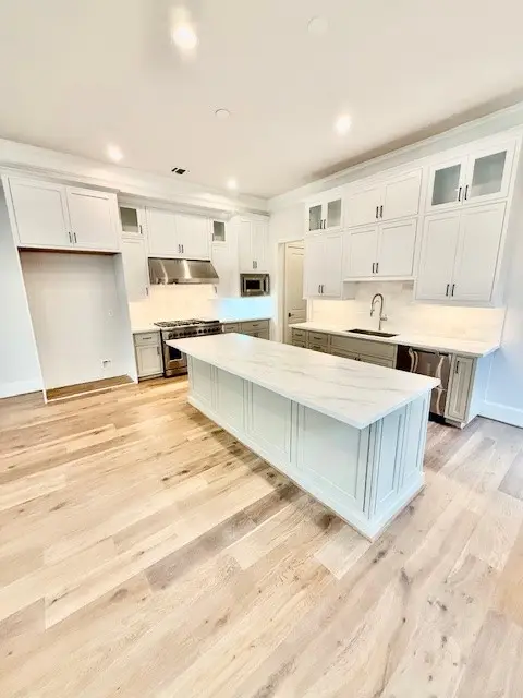 10 S Briar Hollow Lane #46, Houston, TX 77027 - Image #3