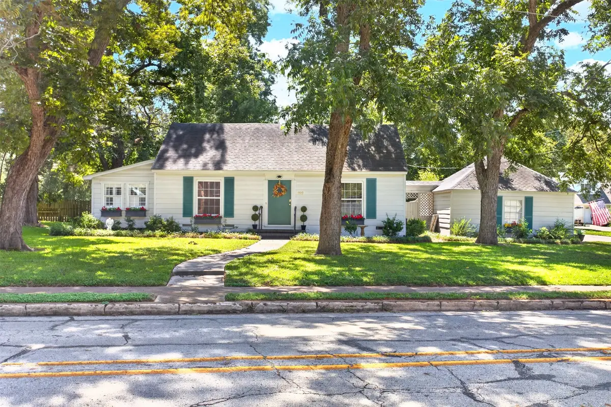 919 E Houston Avenue, Crockett, TX 75835 - #1