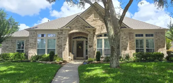 2802 Harvest Hill Drive, Friendswood, TX 77546