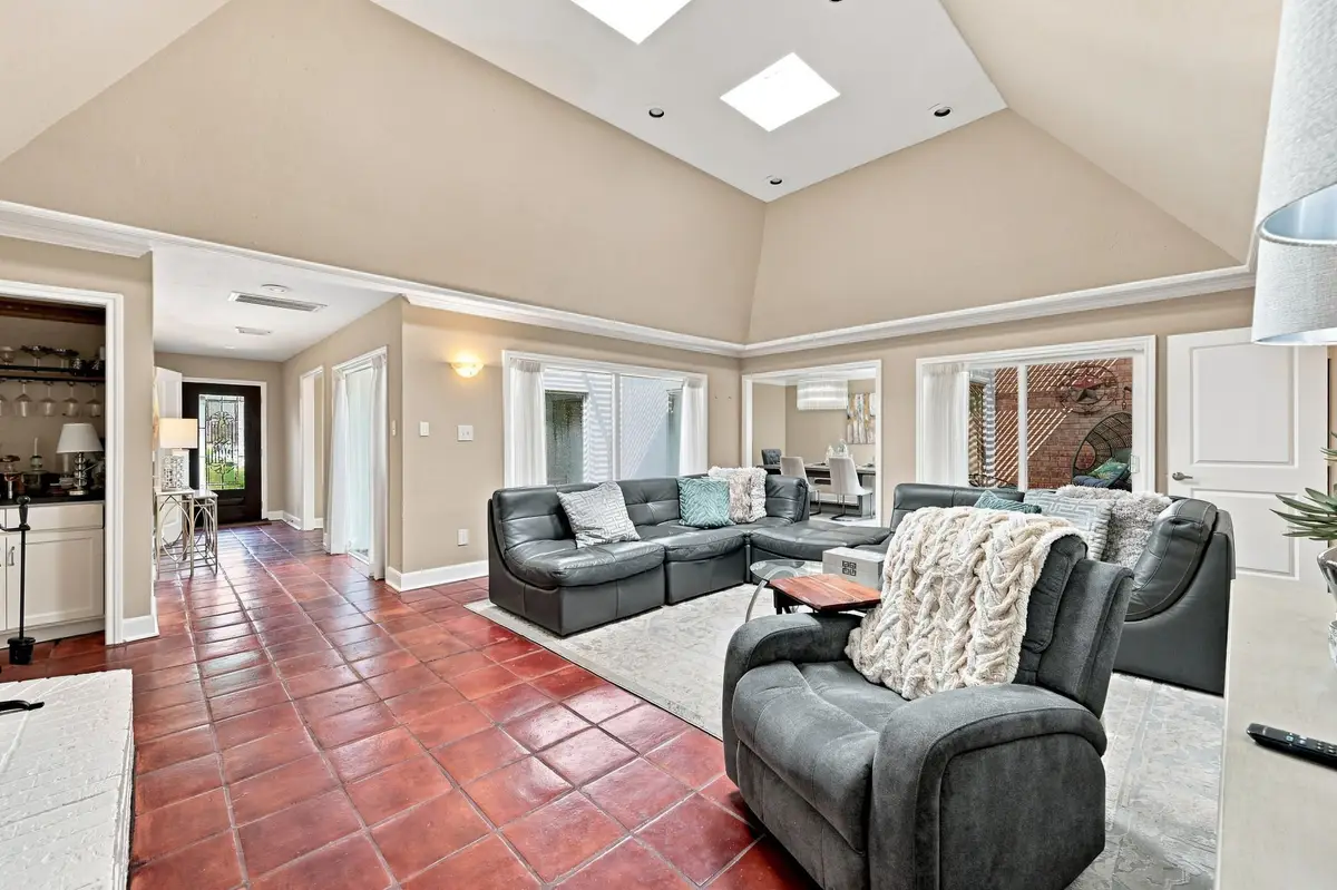 419 E Fair Harbor Lane, Houston, TX 77079 - #1