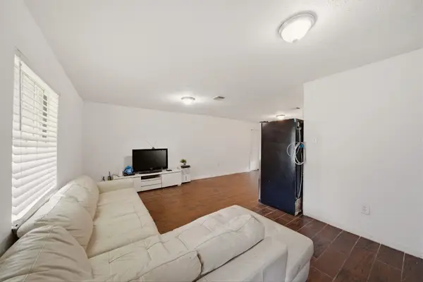 7511 Arnim Street, Houston, TX 77087