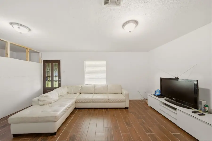7511 Arnim Street, Houston, TX 77087 - #3