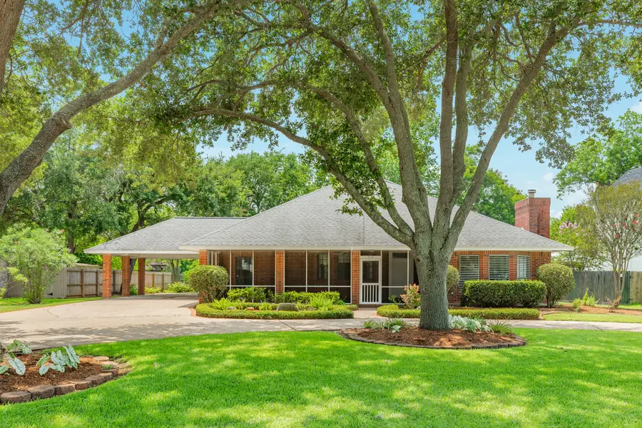 214 Dewberry Drive, Lake Jackson, TX 77566 - #2