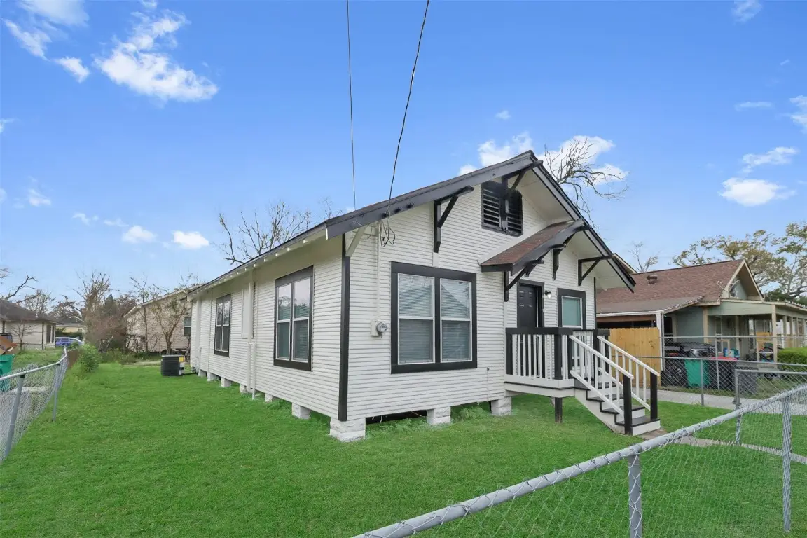 115 E James Street, Baytown, TX 77520 - #1