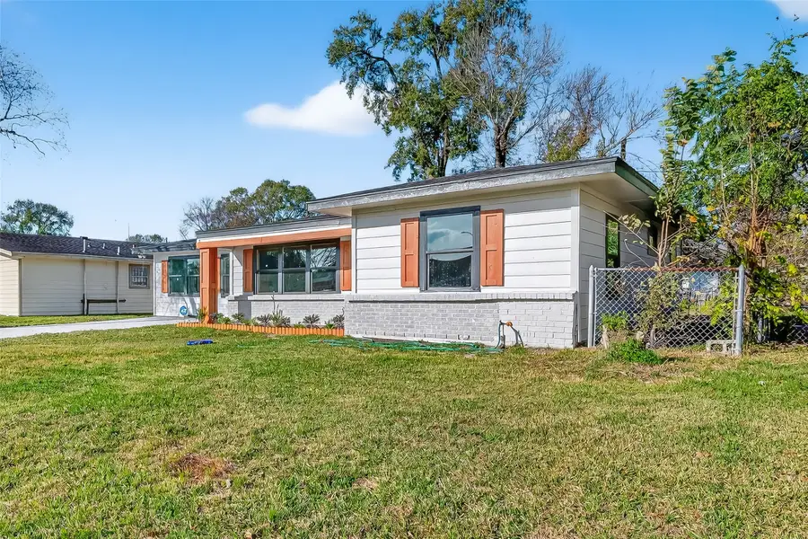 5707 Lyndhurst Drive, Houston, TX 77033 - Image #2