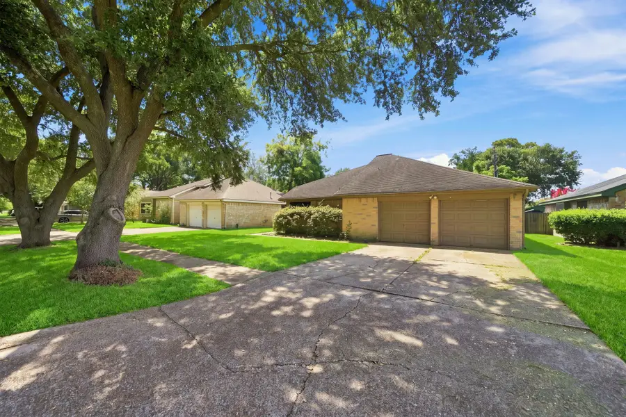 807 Highland Woods Drive, Highlands, TX 77562 - #3