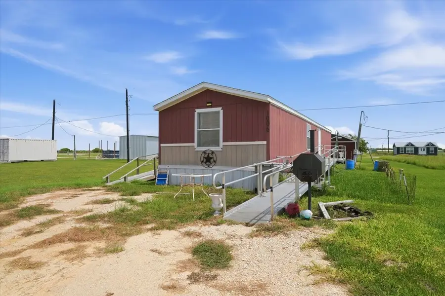 1006 W Toledo Street, Seadrift, TX 77983 - #2