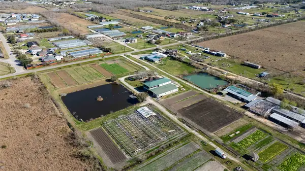 7954 County Road 121, Rosharon, TX 77583