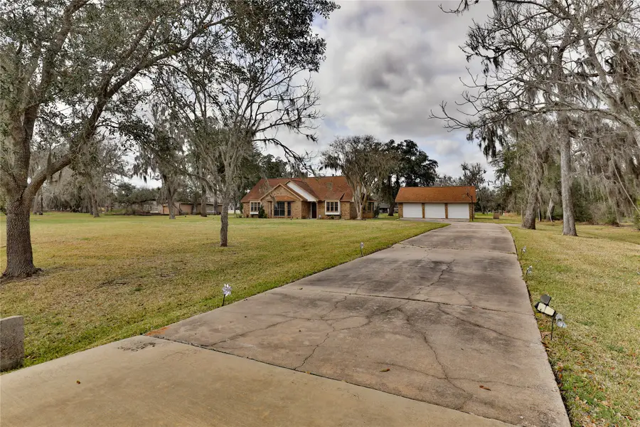 211 Bayou Road, Lake Jackson, TX 77566 - #2