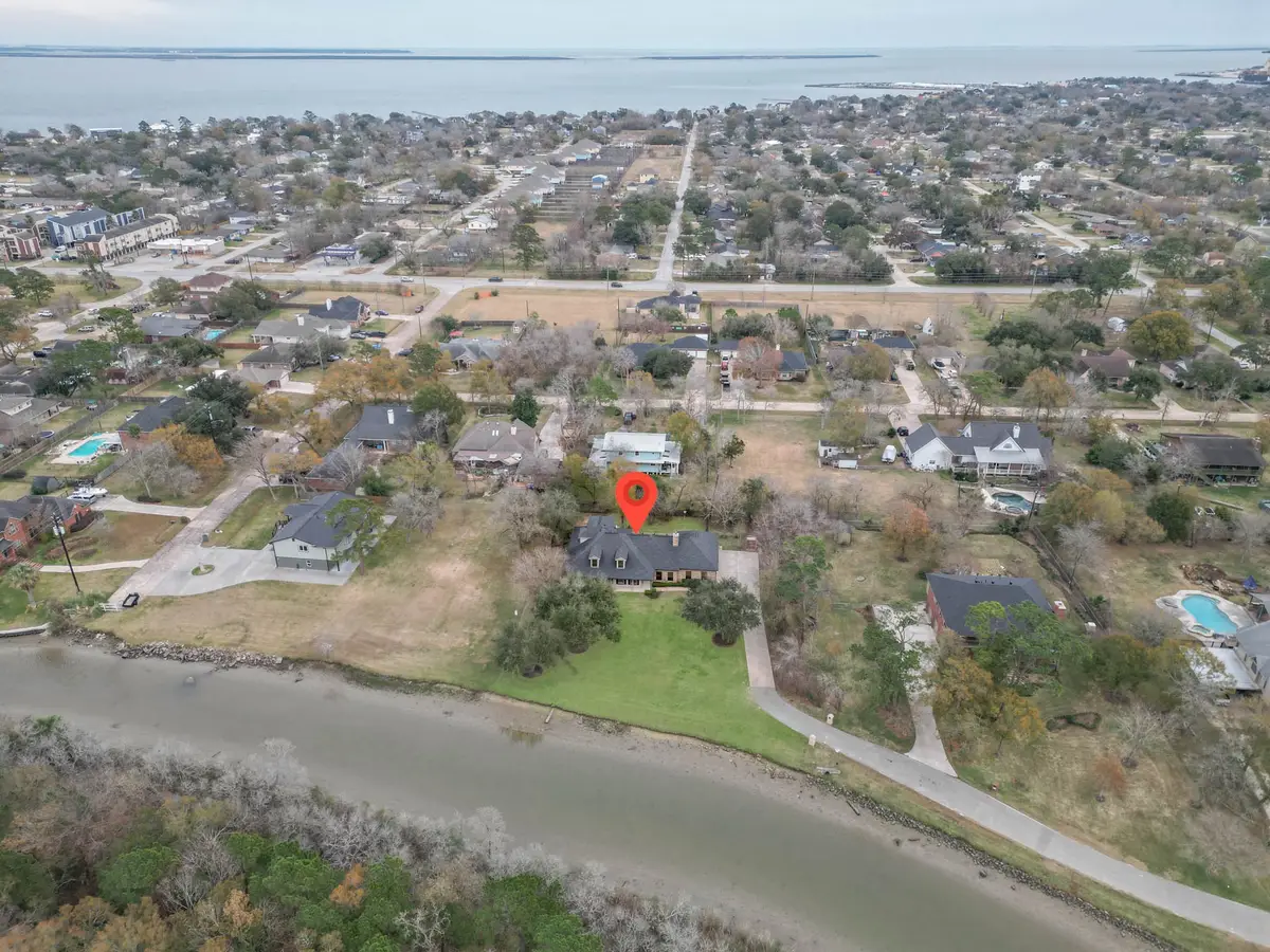 3315 E Bayou Drive, Shoreacres, TX 77571 - Image #1