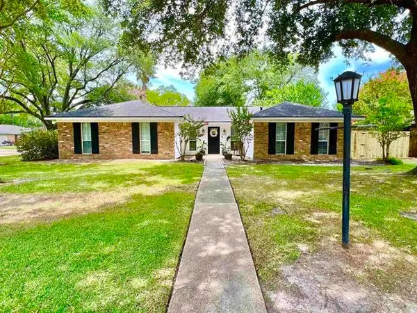 6790 Greenwood Drive, Beaumont, TX 77706