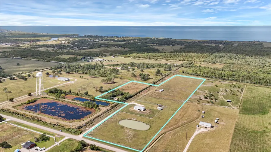 2105 Eagle Road, Anahuac, TX 77514 - Image #2