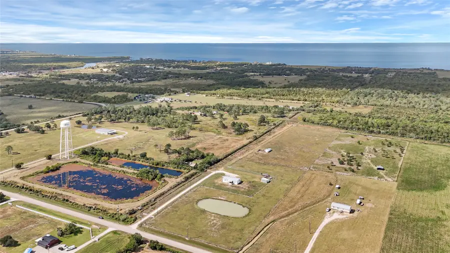 2105 Eagle Road, Anahuac, TX 77514 - Image #3