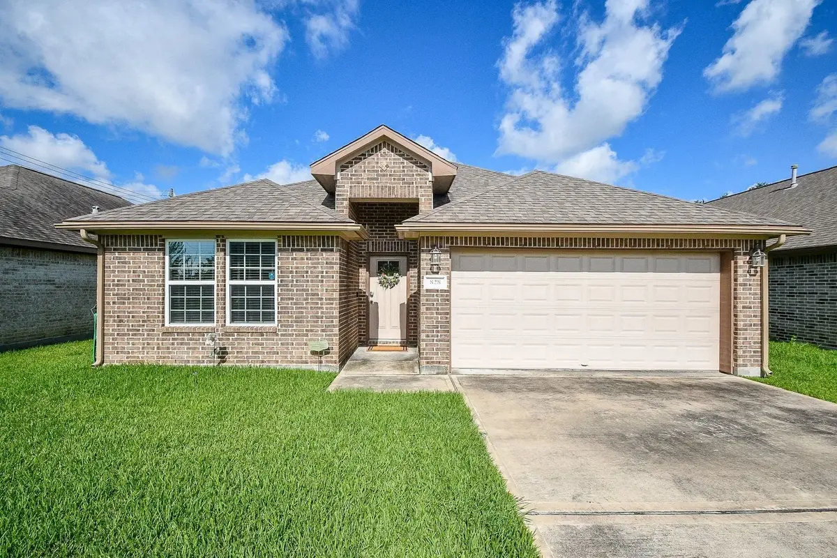 828 S 1st Street, La Porte, TX 77571 - #1