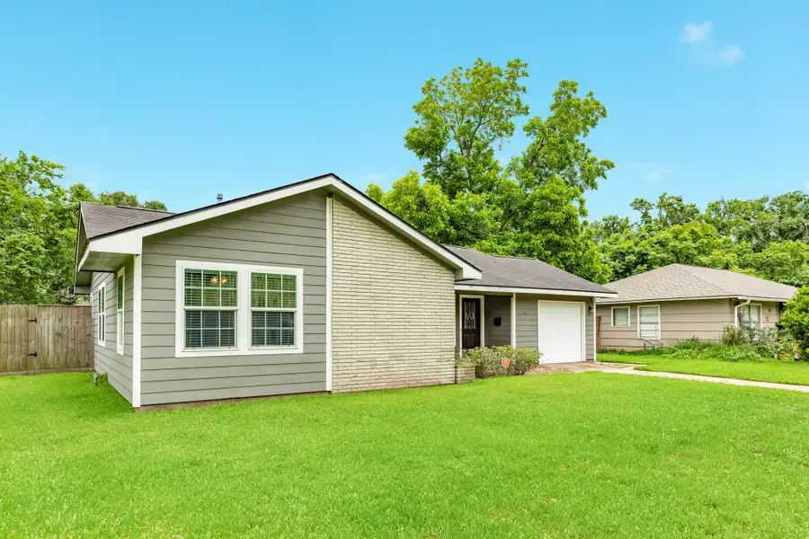 218 Palm Lane, Lake Jackson, TX 77566 - #3