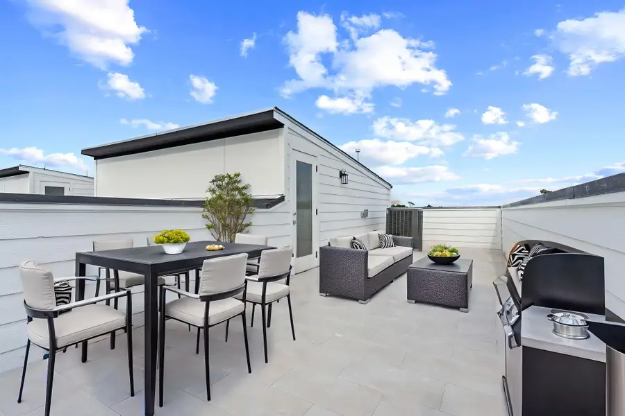 4717 Thornton Views Rd, Houston, TX 77018 - Image #2