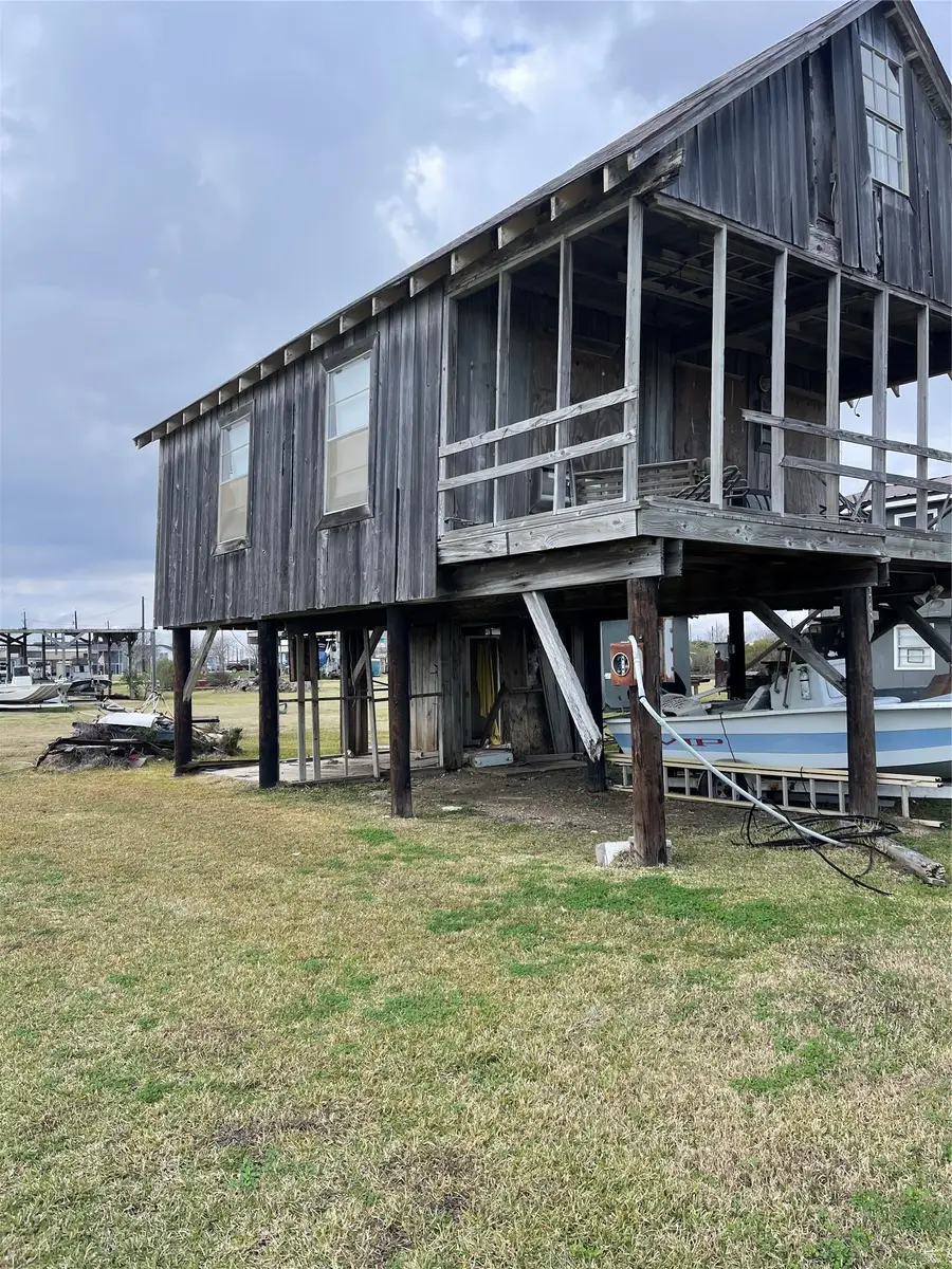 302 Flamingo Street, Bay City, TX 77414 - #3