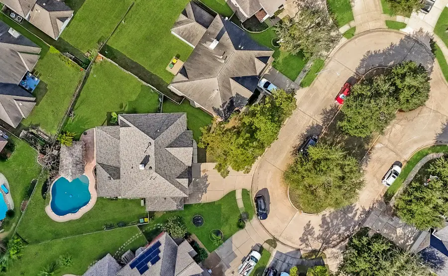 12310 Signal Hill Court, Pearland, TX 77584 - Image #2