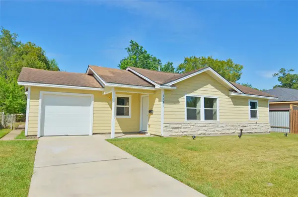 1131 Globe Street, Houston, TX 77034