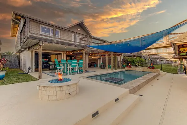 1121 Redfish Street, Bayou Vista, TX 77563