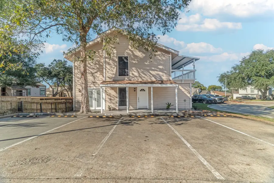 132 April Point Drive N, Conroe, TX 77356 - Image #2