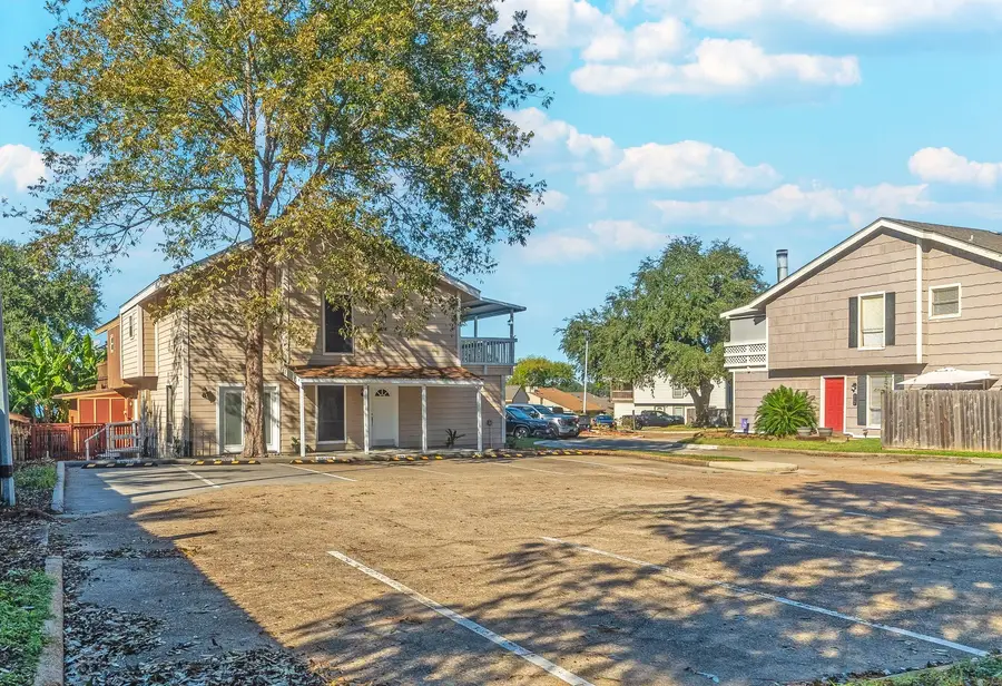 132 April Point Drive N, Conroe, TX 77356 - Image #3