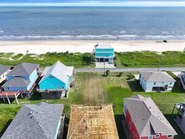 2585 Holiday Drive, Crystal Beach, TX 77650