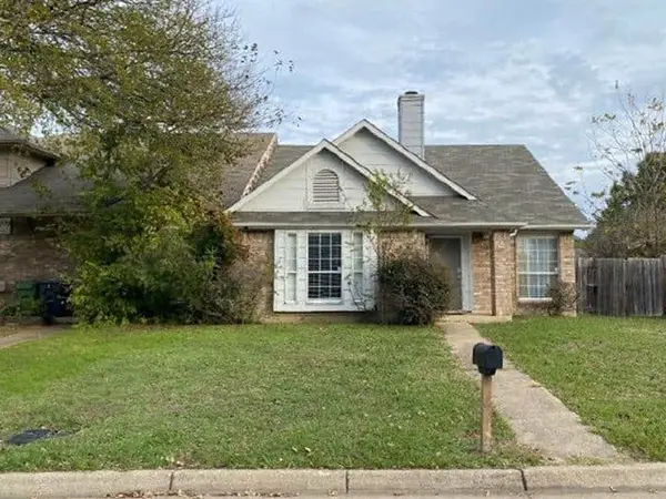 6611 Olivewood Drive, Arlington, TX 76001