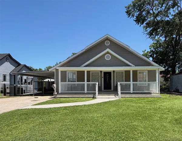 3850 Hays Avenue, Groves, TX 77619