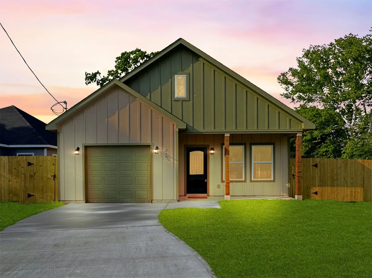 318 E Republic Avenue, Baytown, TX 77520 - Image #1