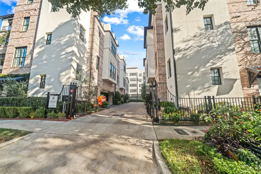 1306 Castle Court #A, Houston, TX 77006 - #3