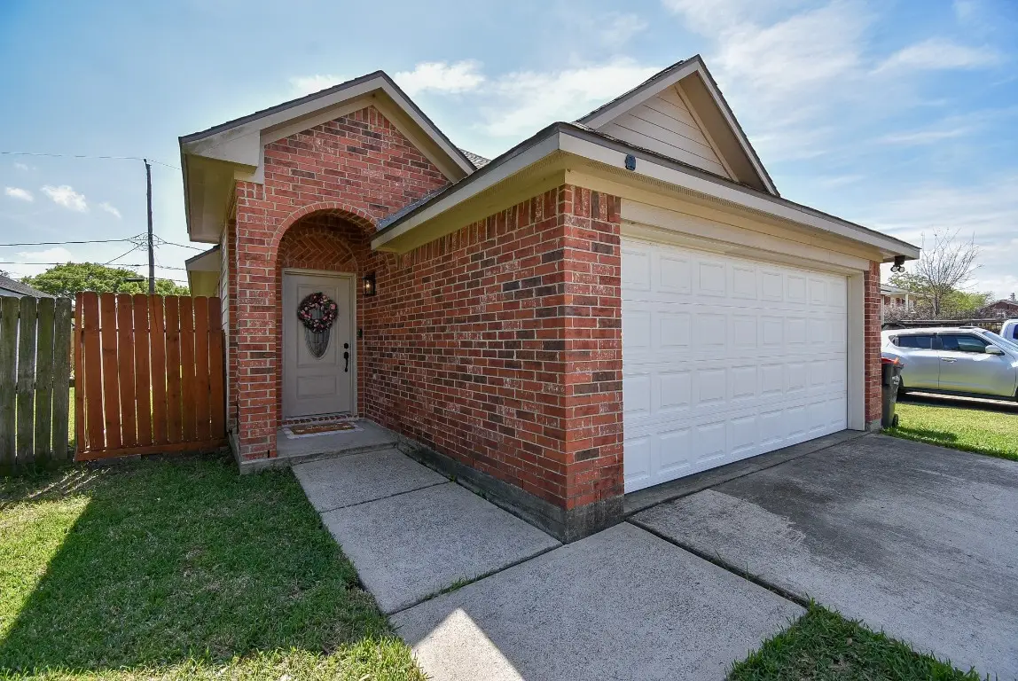 1909 W Texas Avenue, Baytown, TX 77520 - #1