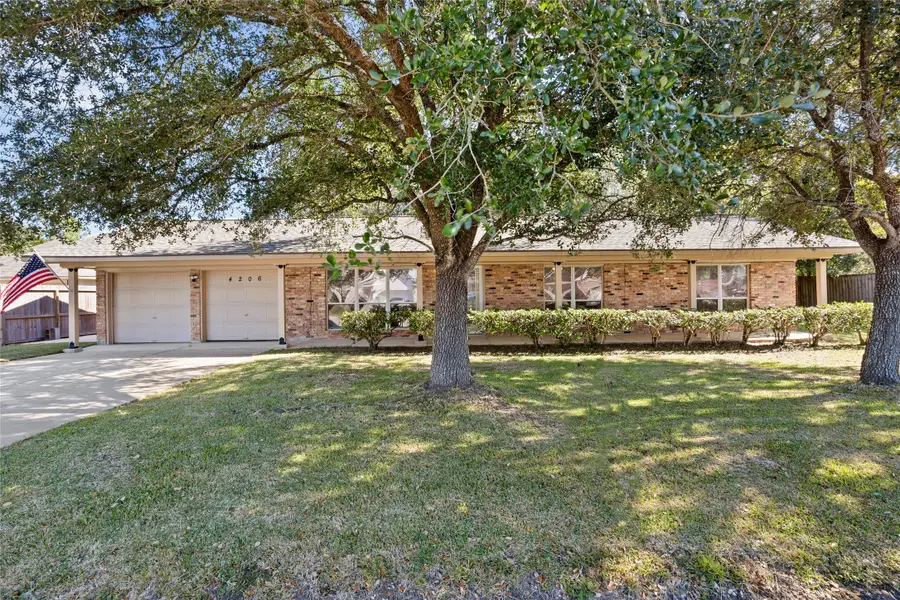 4206 Country Club Drive, Dickinson, TX 77539 - Image #2