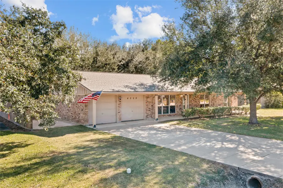 4206 Country Club Drive, Dickinson, TX 77539 - Image #3