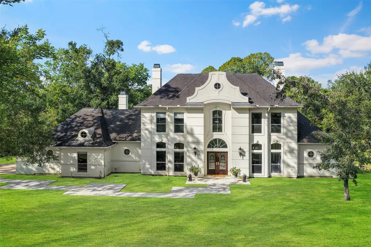 221 Heritage Trail N, Bellville, TX 77418 - #1