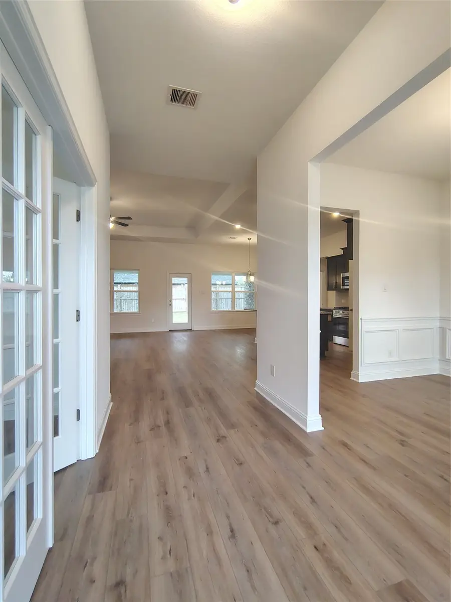 7 Keystone Court, Angleton, TX 77515 - Image #3