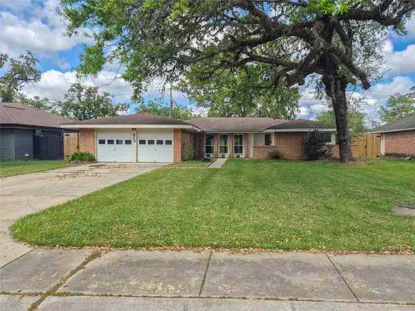 613 Magnolia, Lake Jackson, TX 77566
